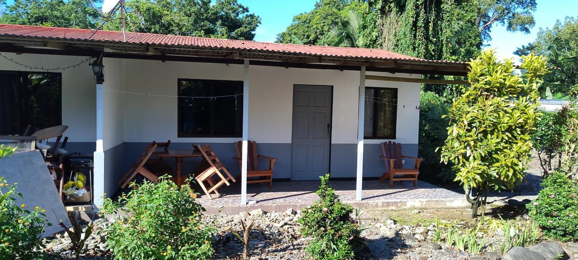 Cabinas Los Tucanes Cahuita Exterior photo