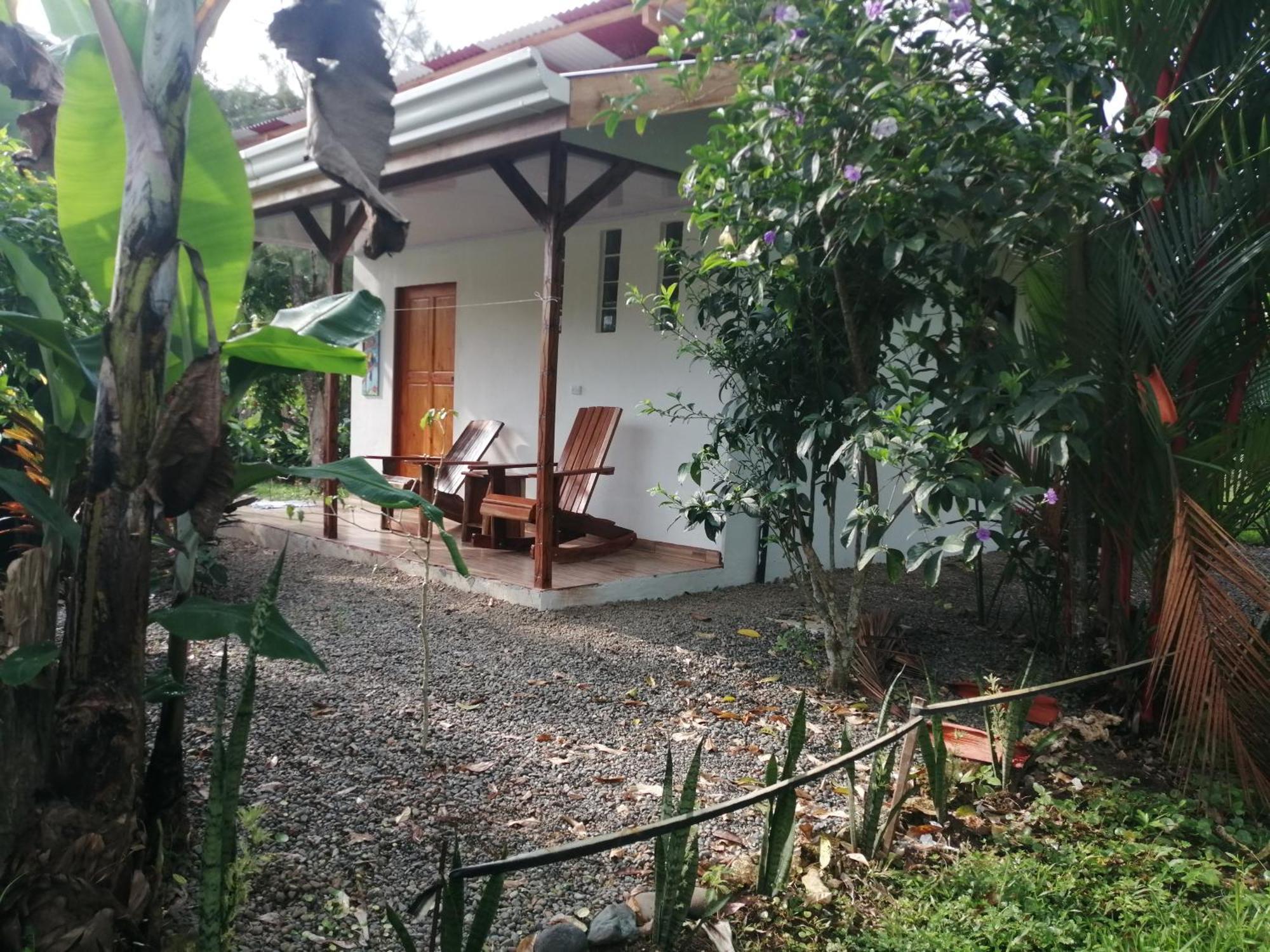 Cabinas Los Tucanes Cahuita Room photo