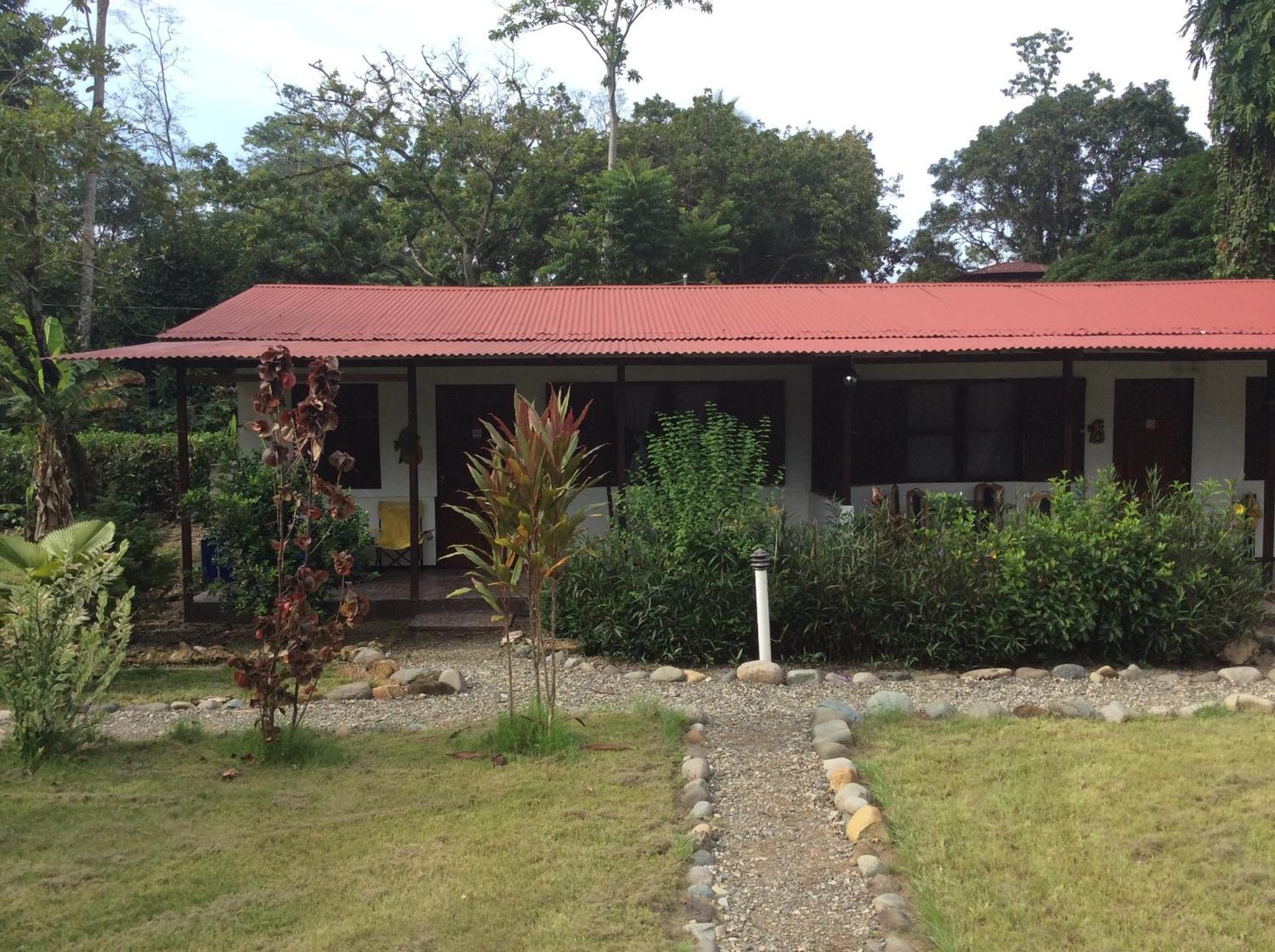 Cabinas Los Tucanes Cahuita Exterior photo