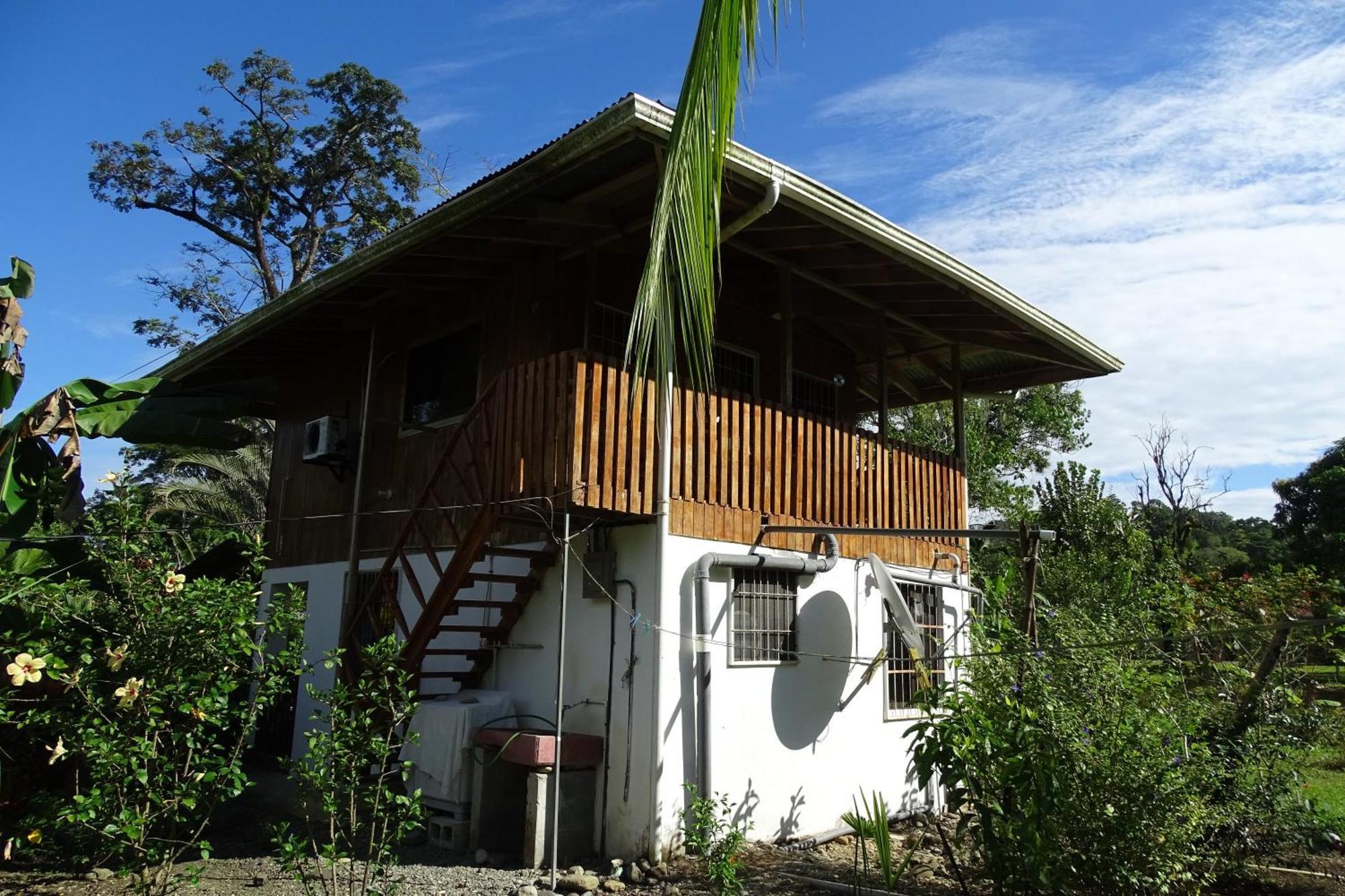 Cabinas Los Tucanes Cahuita Exterior photo